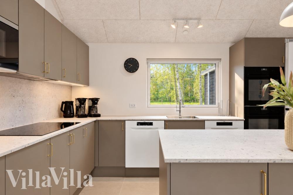 Die Küche in dem Luxusferienhaus Nr. 1021 ist so gut ausgestattet, dass man problemlos Mahlzeiten für 20 Personen zubereiten kann.
